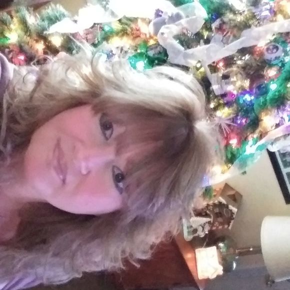 Meet your Posher, Denise Posh Ambassador - Picture 2 of 2